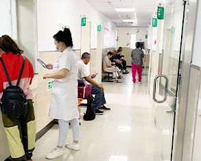 气鼓气涨胃口差，一大早过来找鲍主任看看